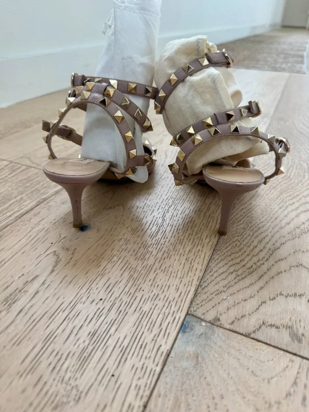Valentino Garavani Rockstud Caged Kitten Heel Pumps 36.5